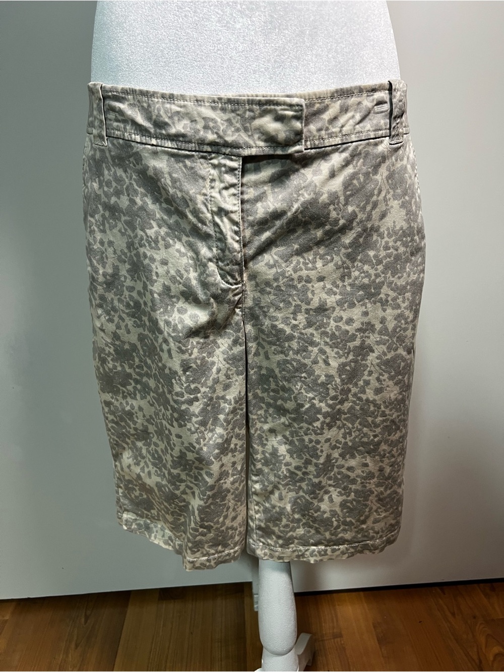 New York & Company Gray Leopard-Print Knee-Length Bermuda Shorts